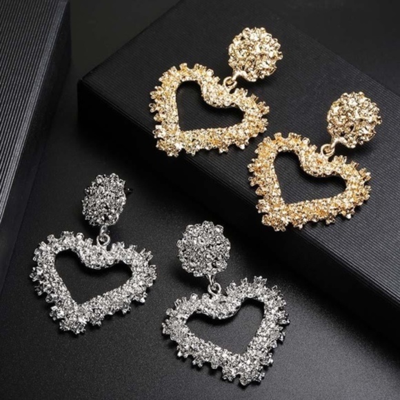 Jewelry - 3/$30 Rinda Heart Dangle Earrings
